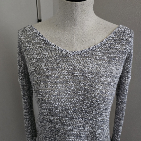 Grey and White Abercrombie & Fitch Loose Knit V-Neck Sweater SZ Med - Picture 4 of 8